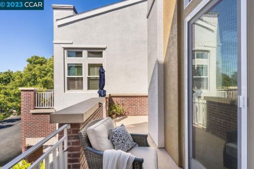 296 1 St, Benicia CA 94510-3553 exterior