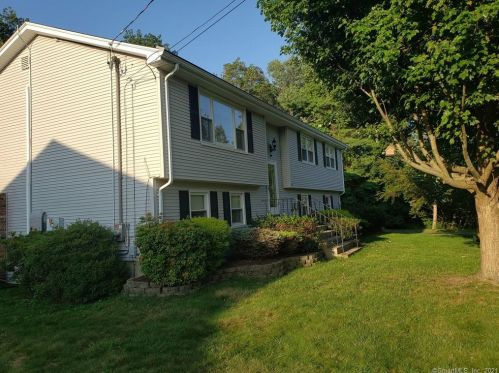 139 Ridgecrest Ln, Bristol, CT 06010-2910