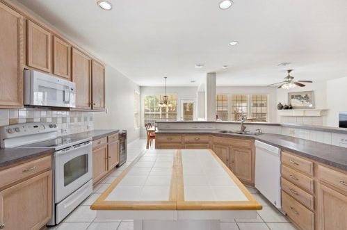 6417 Autumn Trl, Frisco TX  75056-7124 exterior