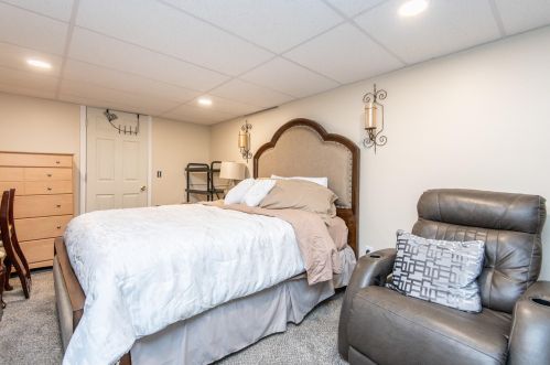 6936 89th St, Milwaukee WI  53224-4702 exterior