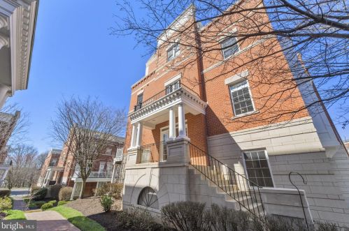 12137 Chancery Station Cir, Herndon, VA 20190-5801