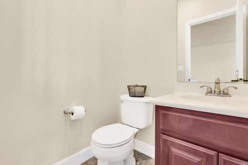 662 Canterbury Cir, Vacaville CA  95687-8225 exterior