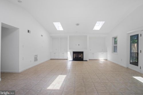 15109 Cloverdale Rd, Woodbridge VA  22193-1650 exterior