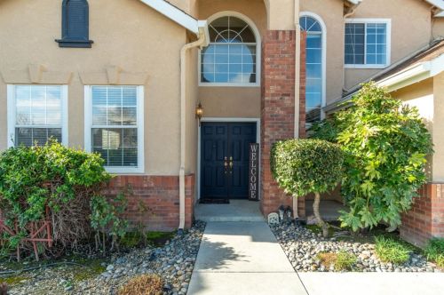2070 Carousel Dr, Hollister CA  95023-5661 exterior