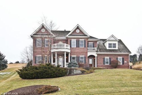 1010 Bluespruce Cir, Chenequa, WI 53029-8681