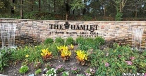 59 Windwatch Dr, Hauppauge NY 11788-3347 exterior