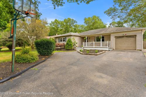47 Cranmer Rd, Berkeley Township, NJ 08721-1713