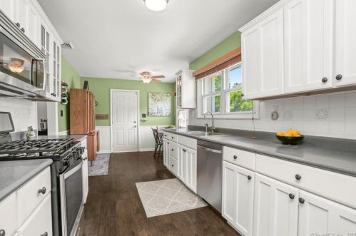 80 Chatfield Dr, Bridgeport CT exterior