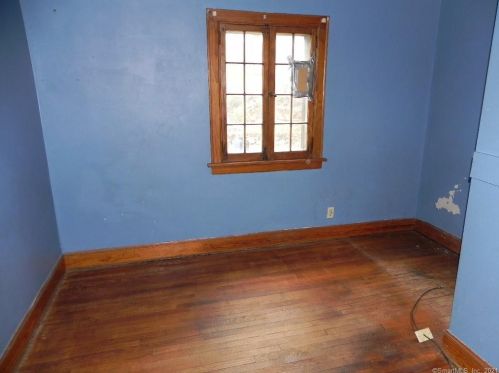 8 Lockwood Ln, Norwalk CT  06851-5818 exterior