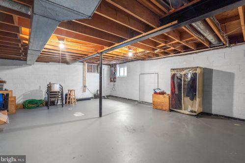 6010 Rdg Frd Dr, Springfield VA 22015-3651 exterior