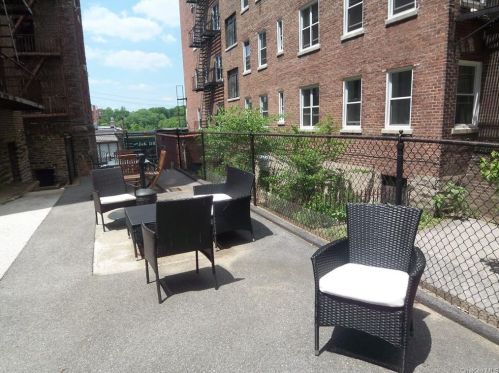 61 Grand St, Mount Vernon NY  10552-2133 exterior