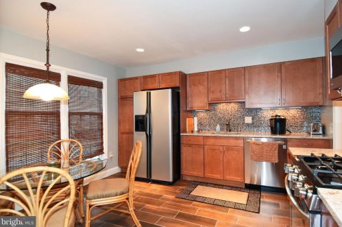 7833 Painted Daisy Dr, Springfield VA  22152-3850 exterior