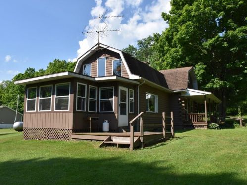 15506 Greytown Rd, Centerville, PA 16404-5220