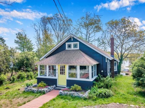 7 River Rd, East Lyme, CT 06333-1719