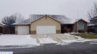 481 Palm Dr, Richland, WA 99352-7672