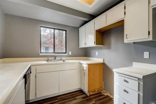 2527 Westberry Dr, Santa Rosa CA 95403-4136 exterior