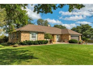 104 Hillcrest Dr, Indianola, IA 50125-1158