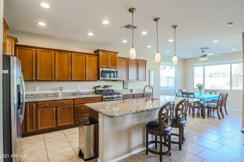 16331 183rd Dr, Sun City, AZ 85388-7686