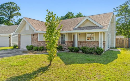 1883 Heartland Dr, Fort Walton Beach, FL 32547-1026