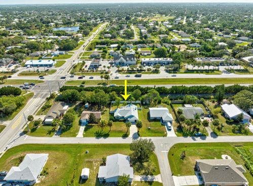 909 Fulton Way, Sebastian FL  32958-5123 exterior