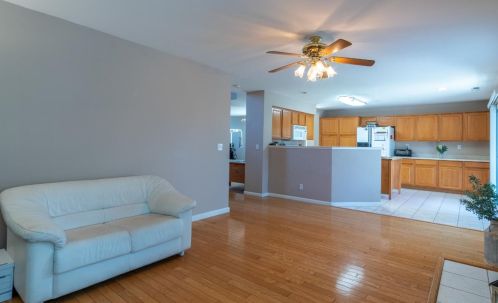2070 Carousel Dr, Hollister CA  95023-5665 exterior