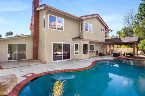 3807 Ridgeway Rd, Orange, CA 92867-2144