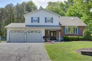 62 Denison Rd, Schenectady, NY 12309-1910