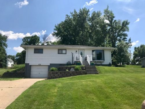 610 Eagle St, Dunlap, IA 51529-1318