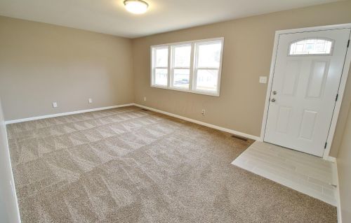 465 Boca Chica Dr, Zanesville, OH 43701-9112