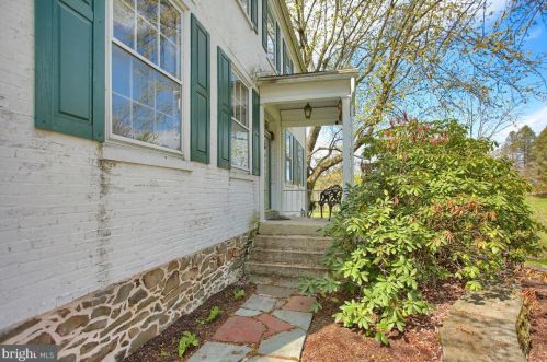 6411 Devonshire Hts Rd, Harrisburg PA 17111-4818 exterior