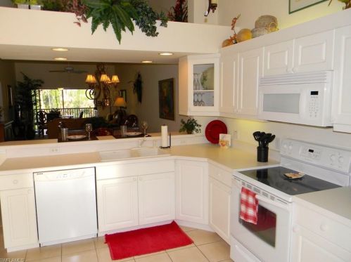 2400 Bayou Ln, Naples, FL 34112-7811