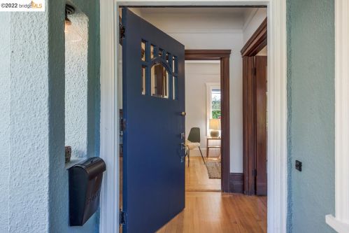 2718 Russell St, Berkeley CA 94705-2333 exterior