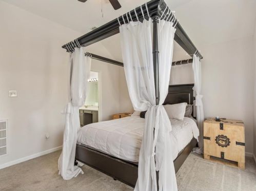 5064 San Jacinto Dr, Fort Worth TX 76137-5537 exterior