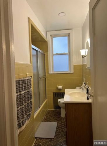 256 Morningside Ave, Cliffside Park NJ  07010-1407 exterior