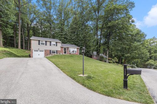556 Forest Rd, Wayne, PA 19087-2322