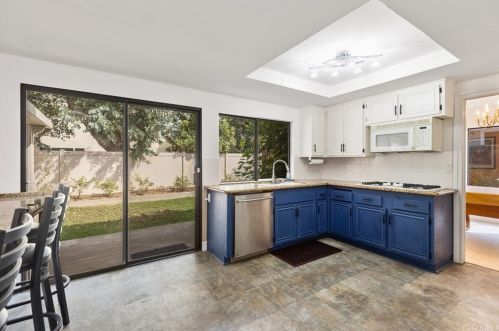 22301 Chestnut Ln, El Toro CA  92630-4306 exterior