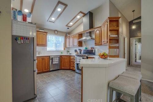 28101 Vista View Dr, Santa Clarita CA  91351-5710 exterior