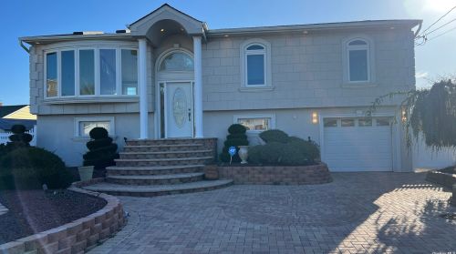 9 Snapper Ct, North Lindenhurst NY  11757-5733 exterior
