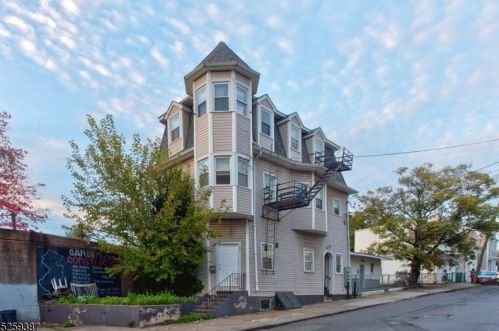 399 River St, Paterson, NJ 07524-1918