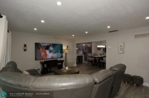 8421 17 Ct, Hollywood FL 33028 exterior