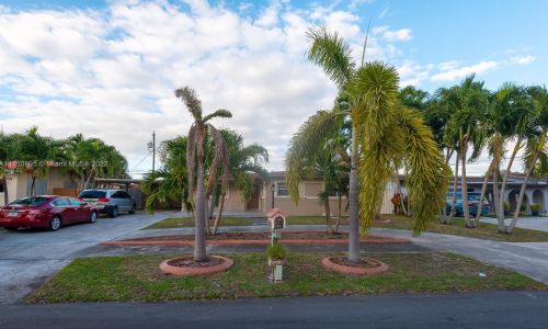 6265 111th Ter, Hialeah FL  33012-2354 exterior