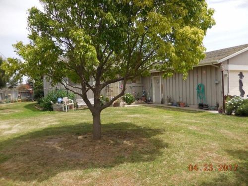 150 3rd St, Greenfield, CA 93927-5201