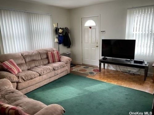 214 44th St, North Lindenhurst NY  11757-2052 exterior