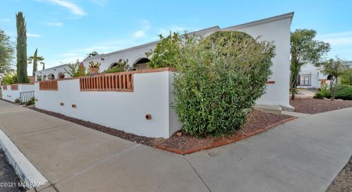302 Paseo Lobo, Green Valley AZ  85614-0864 exterior