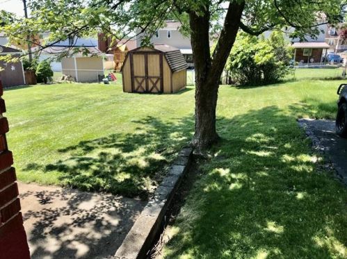 449 Charlotte Dr, Pittsburgh, PA 15236-2401