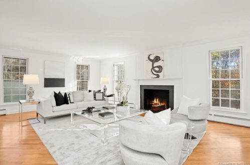 1082 West Rd, New Canaan, CT 06840-2638