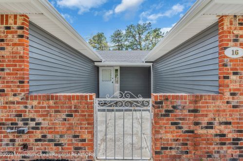 16 Jetty Ct, Bricktown NJ  08723-7211 exterior