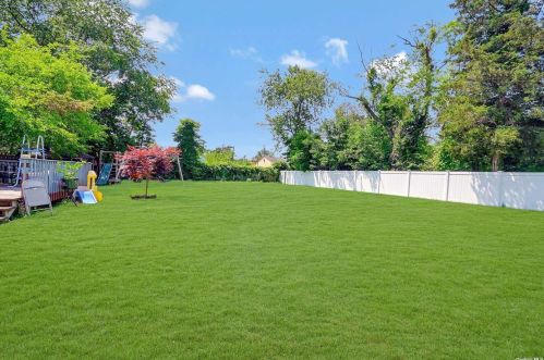 86 Glenmore Ave, Central Islip NY  11722-1913 exterior