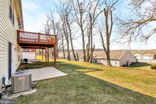 142 Furlong Way, Red Lion PA 17356-8775 exterior