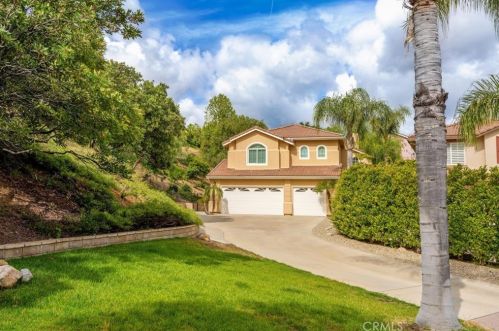 30400 Clover Ct, Santa Clarita, CA 91384-3775